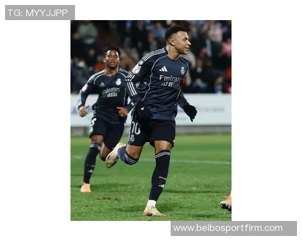 姆巴佩抵达皇马基地进行检查能否出战阿拉维斯成焦点