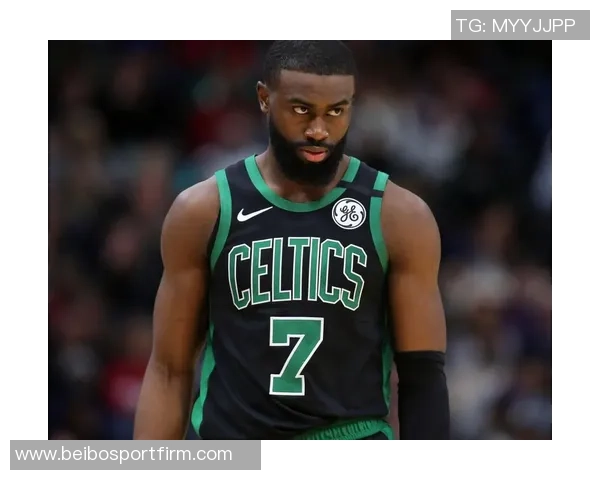 杰伦布朗手感低迷却全能表现砍下19分12板11助力助球队胜利